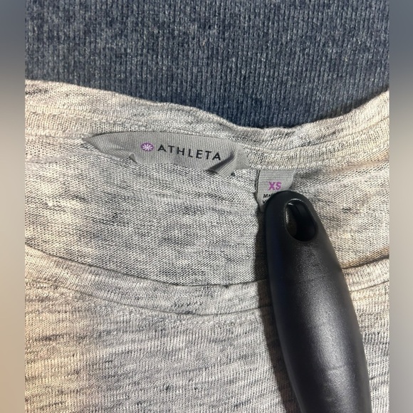 Athleta sz xs crinkle twist sleeve tee shirt - Picture 2 of 5